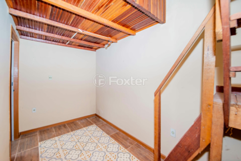 Image 37 - 958600