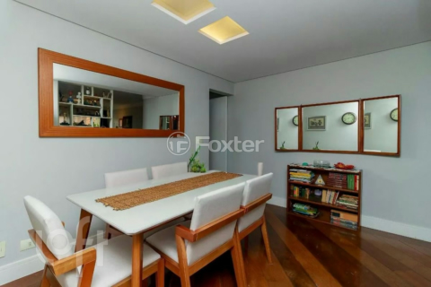 Image 7 - 960795
