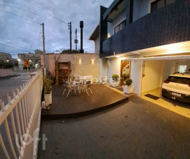Image 4 - 961203