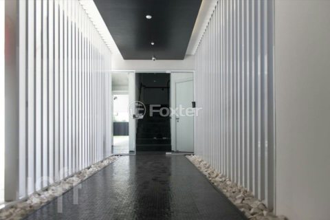 Image 37 - 962101