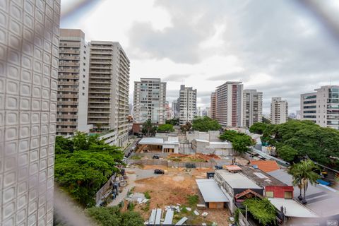 Image 28 - 962551