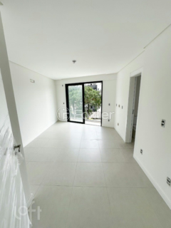 Image 6 - 962786