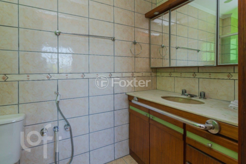 Image 21 - 967240