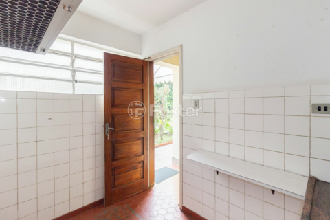 Image 8 - 972737