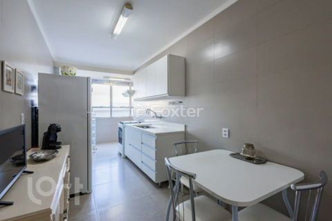 Image 7 - 972947