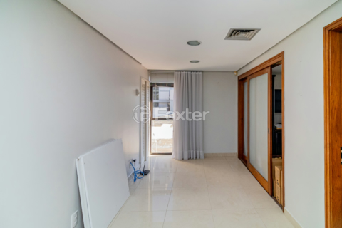 Image 21 - 973493