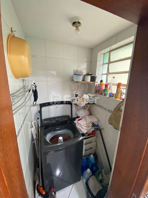 Image 21 - 973815