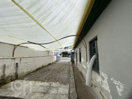 Image 5 - 979009