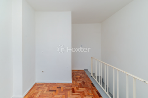 Image 8 - 979120