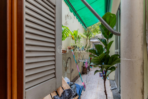 Image 34 - 979335