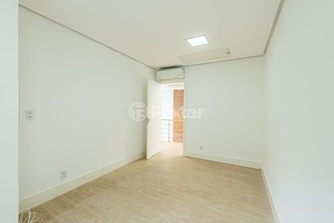 Image 21 - 979432