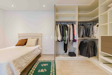 Image 15 - 979499