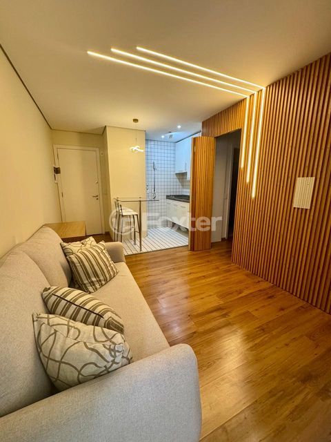 Image 8 - 979624
