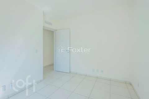 Image 7 - 979802