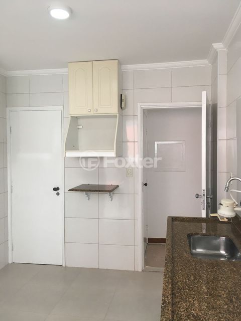 Image 3 - 981208
