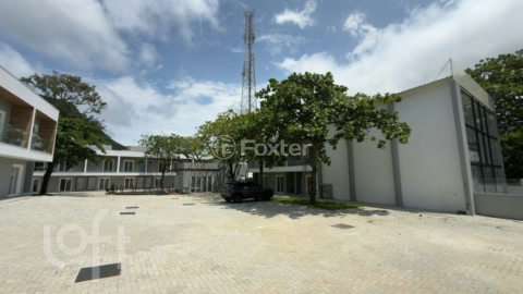 Image 17 - 981868