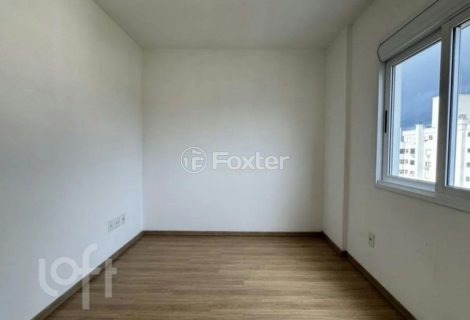 Image 3 - 982002