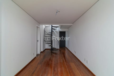 Image 4 - 982042