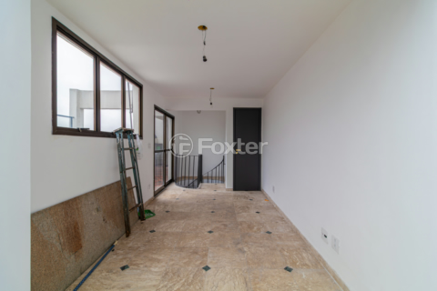 Image 30 - 982042