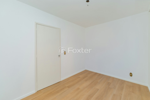 Image 31 - 982064