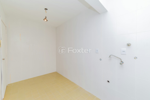 Image 37 - 982064