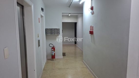 Image 8 - 982225
