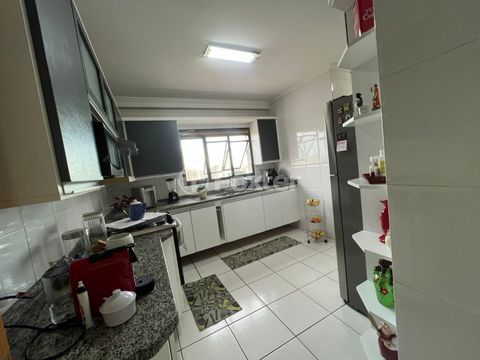 Image 13 - 982335