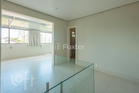 Image 21 - 982360