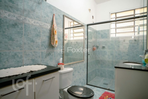 Image 20 - 982440