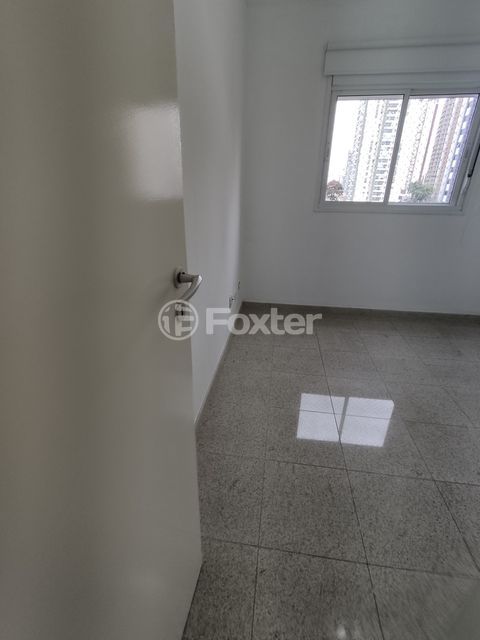 Image 37 - 982456