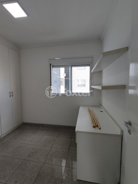 Image 32 - 982456