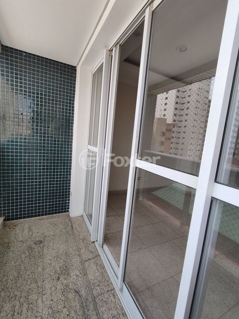 Image 3 - 982456