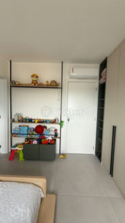Image 11 - 982497