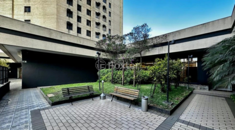 Image 33 - 982578