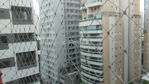 Image 5 - 982589