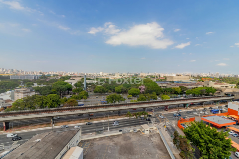 Image 37 - 982618
