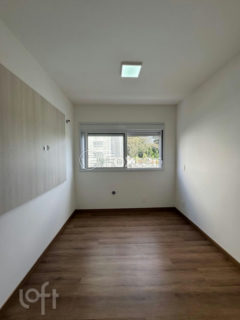 Image 4 - 982666