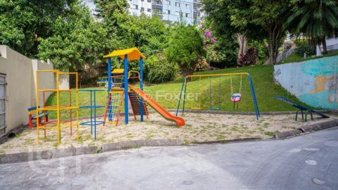 Image 31 - 982674