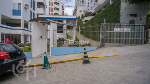 Image 9 - 982674