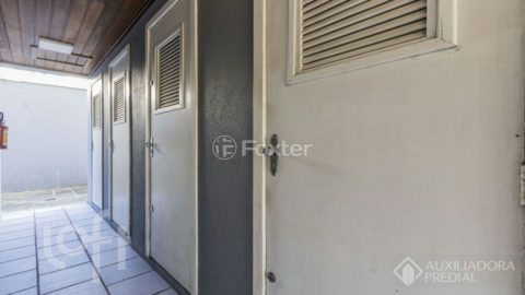 Image 35 - 982860