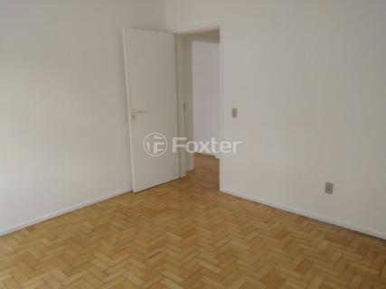 Image 7 - 982880