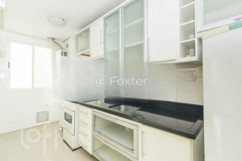Image 4 - 982946