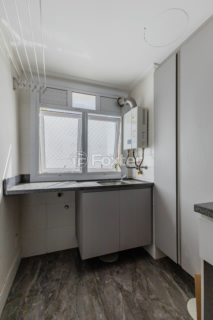 Image 30 - 983004