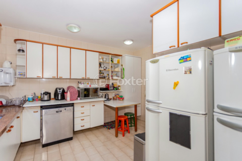Image 33 - 983240