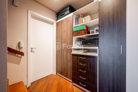 Image 31 - 983525