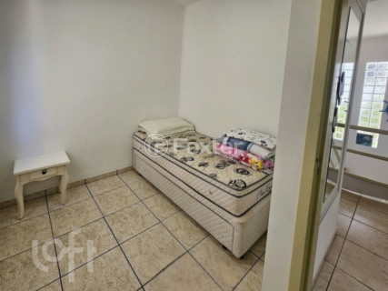 Image 7 - 983879