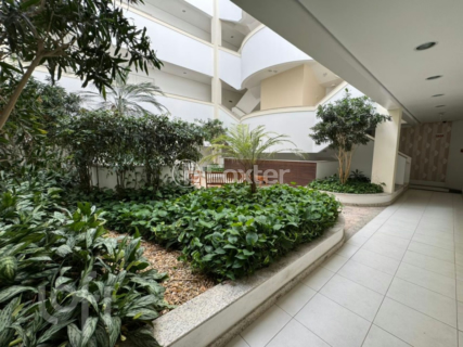Image 5 - 984079