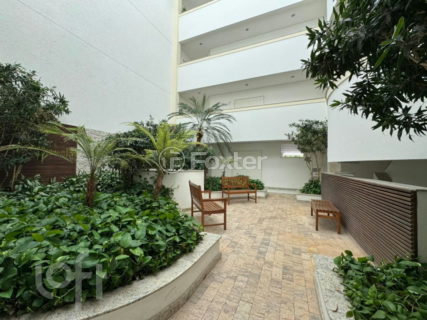 Image 4 - 984079