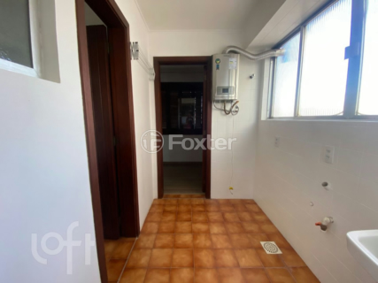 Image 31 - 984200