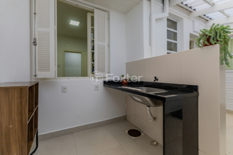 Image 37 - 984230